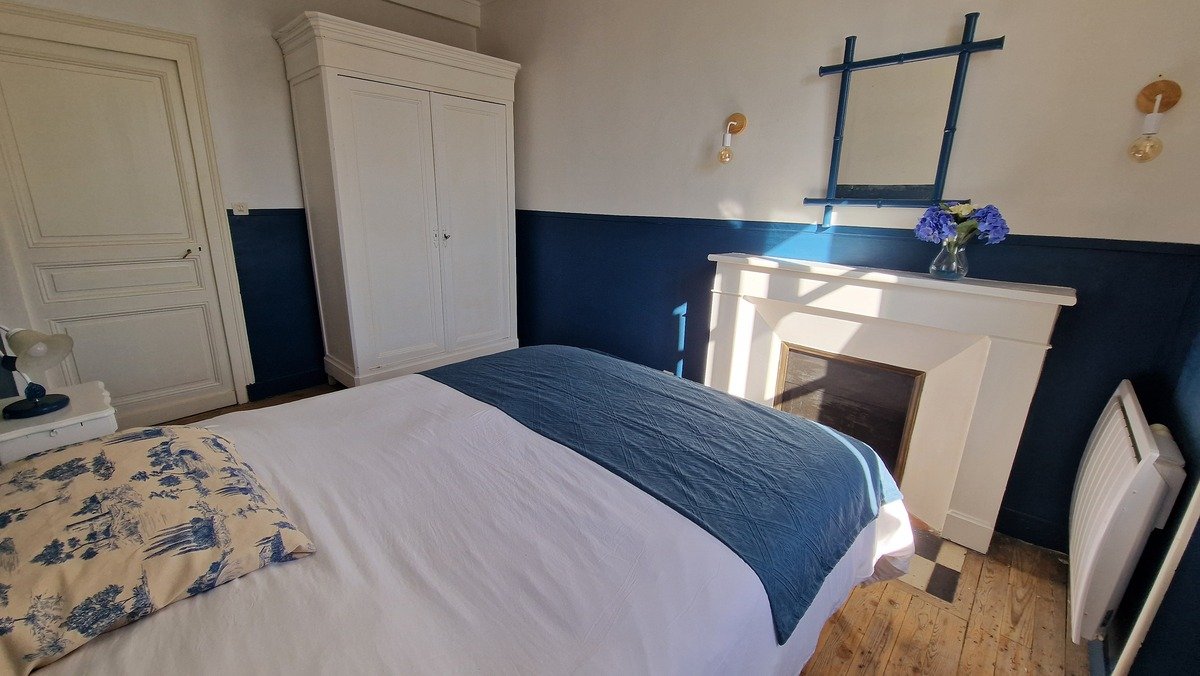 Chambre bleue de la maison Les Volets Gris