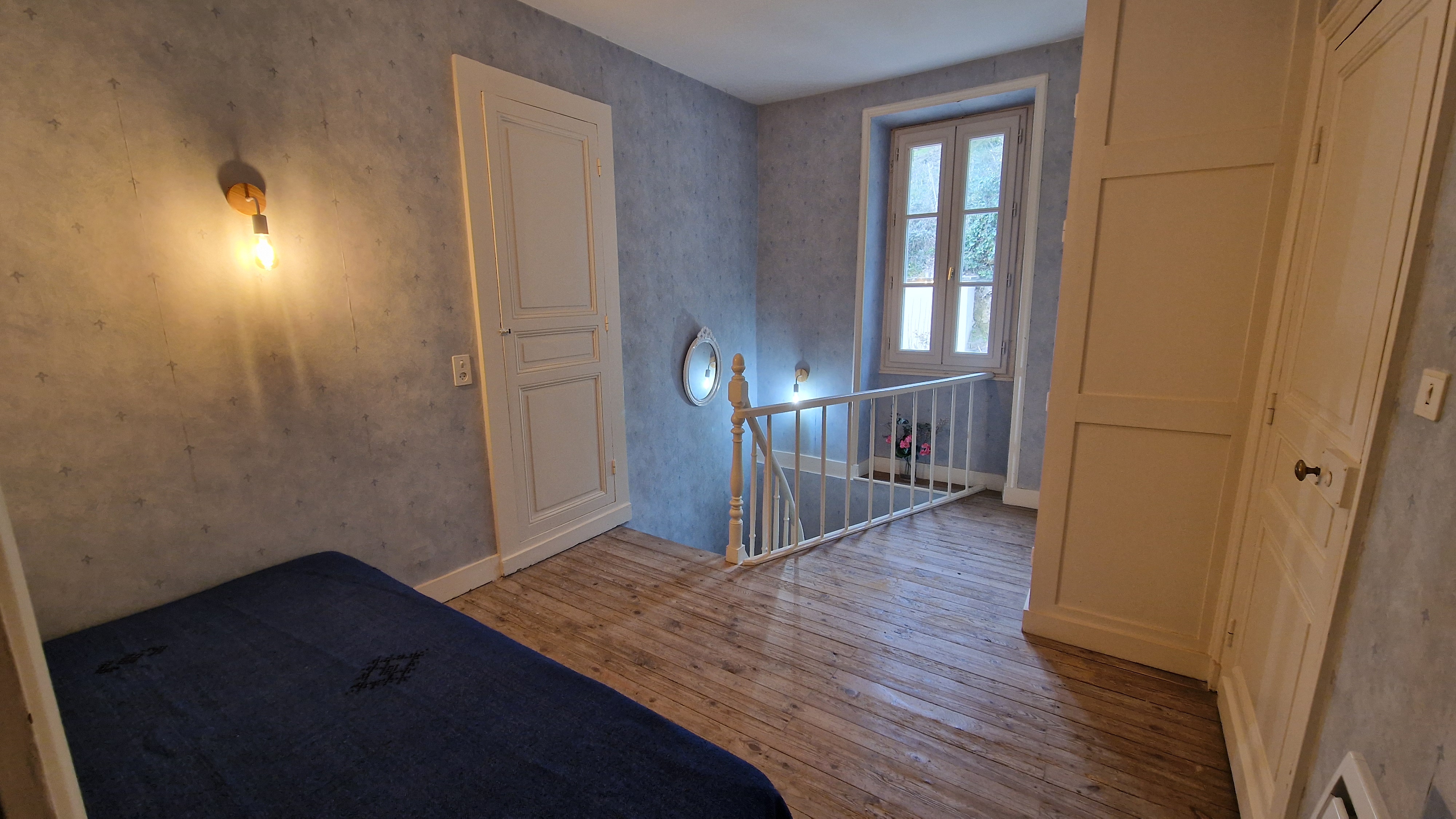 Escalier et intérieur de la maison Les Volets Gris